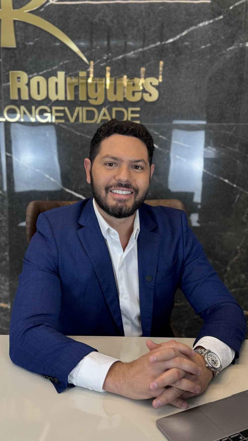 Dr. Alisson Rodrigues na clínica